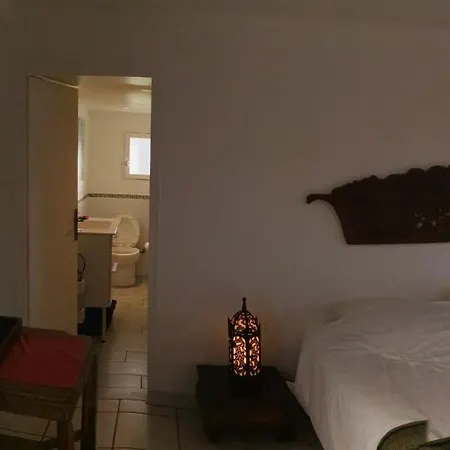 Les Rouges Gorges Bed & Breakfast Lugos