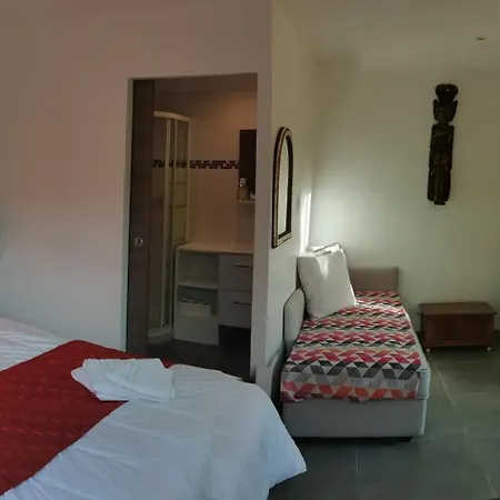 Les Rouges Gorges Couette-café Lugos